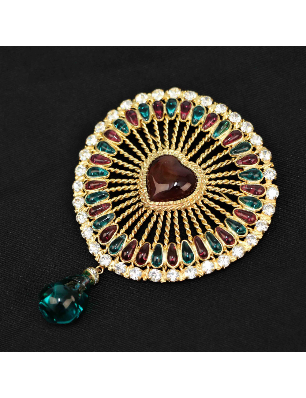 Broche pendentif coeur Marguerite de Valois en pâte de verre colorée.