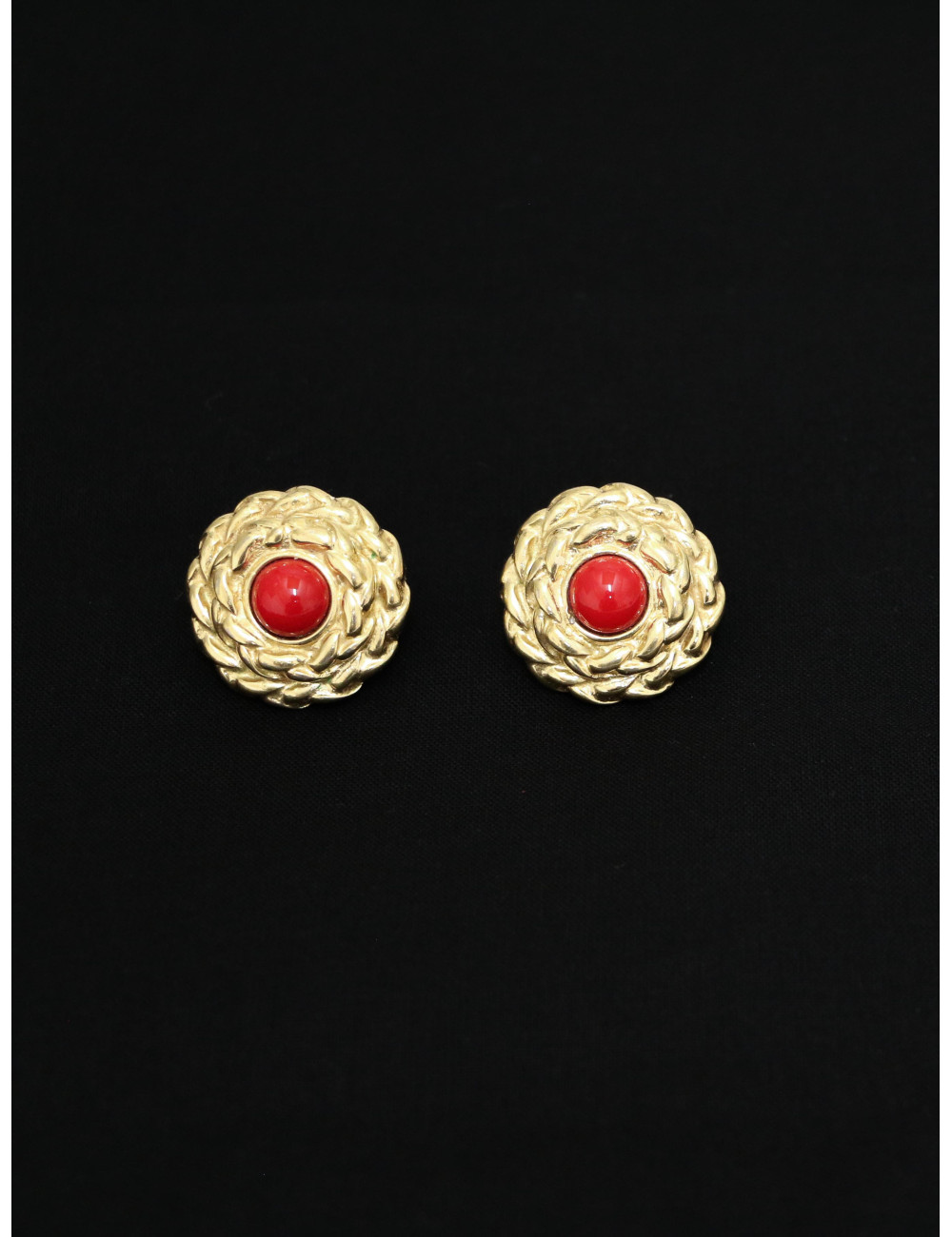 YSL Clips dorés pâte de verre rouge corail