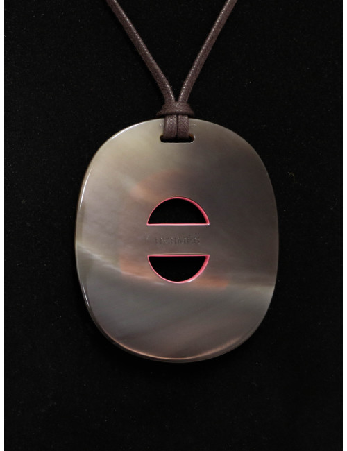 Pendentif Fidelio Hermès marron et rose disponible en seconde main