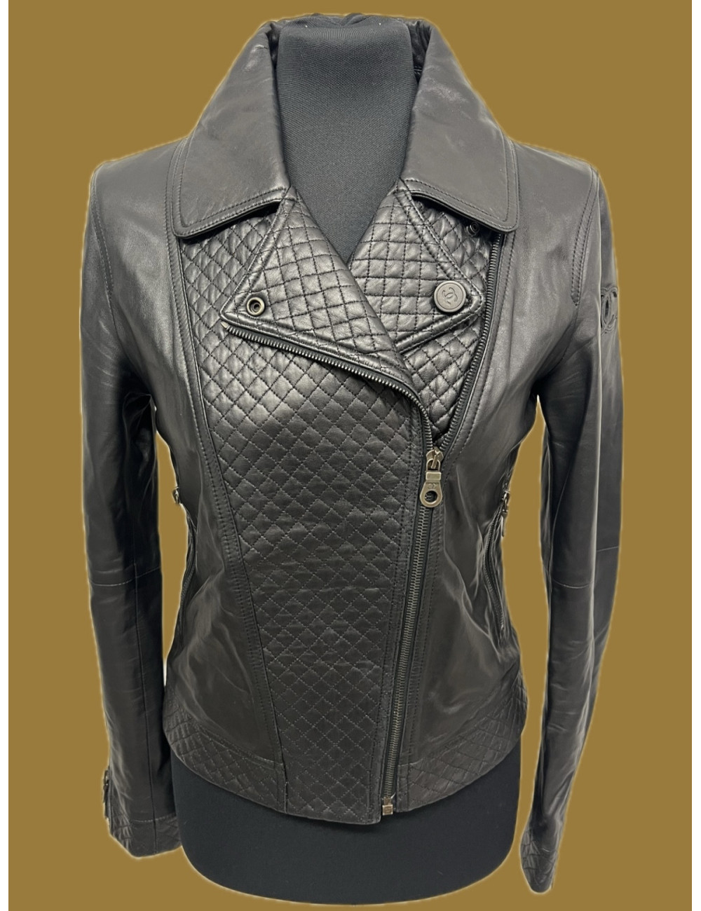 Perfecto CHANELT 38 cuir d'agneau noir