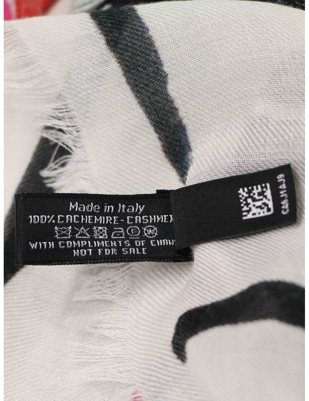 Châle Chanel en cachemire Tweed 2023 issu de la collection Cruise 2023