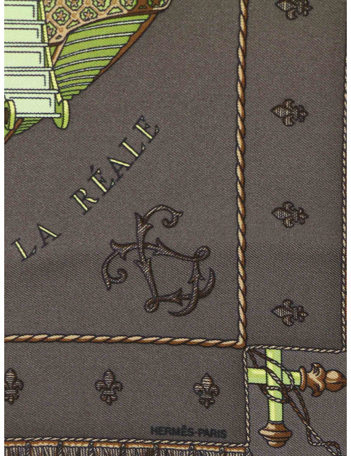 Gavroche 45 en soie Hermès Vue du Carrosse de La Galère Réale
