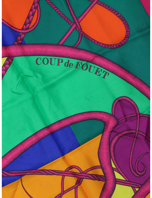 Carré géant Hermès Coup de Fouet en soie d'occasion sur notre e-shop.