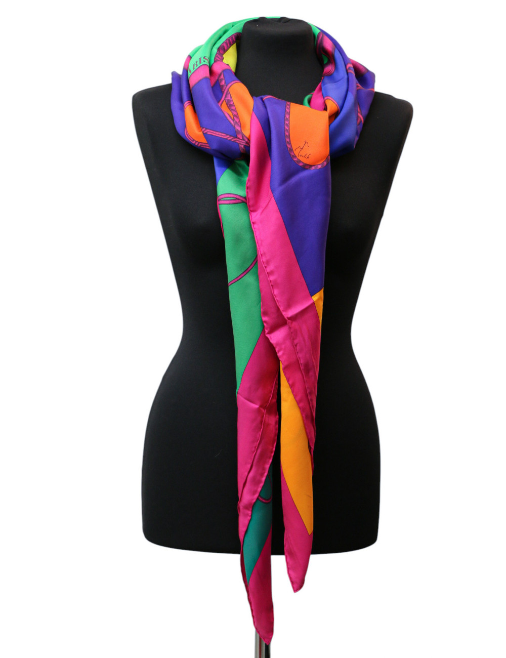 Carré géant Hermès Coup de Fouet en soie d'occasion sur notre e-shop.