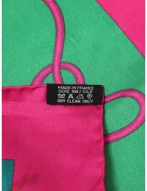 Carré géant Hermès Coup de Fouet en soie d'occasion sur notre e-shop.
