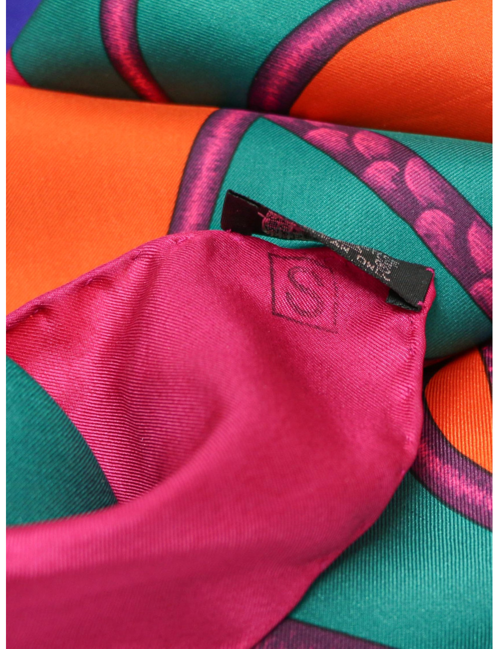 Carré géant Hermès Coup de Fouet en soie d'occasion sur notre e-shop.