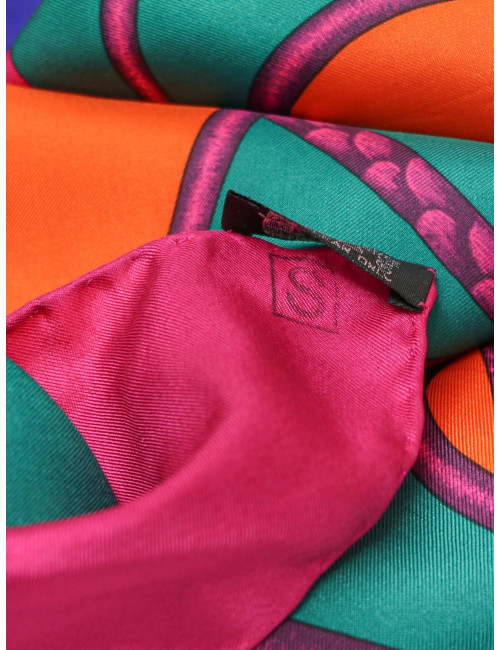 Carré géant Hermès Coup de Fouet en soie d'occasion sur notre e-shop.