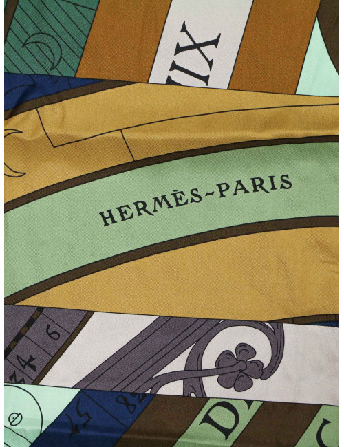 Géant carré Hermès Astrologie disponible cliquez ici pour le découvrir