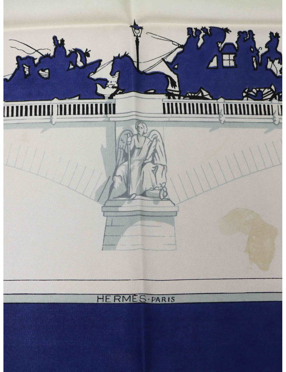 Carré Hermès Les Ponts de Paris bord bleu : certifié authentique