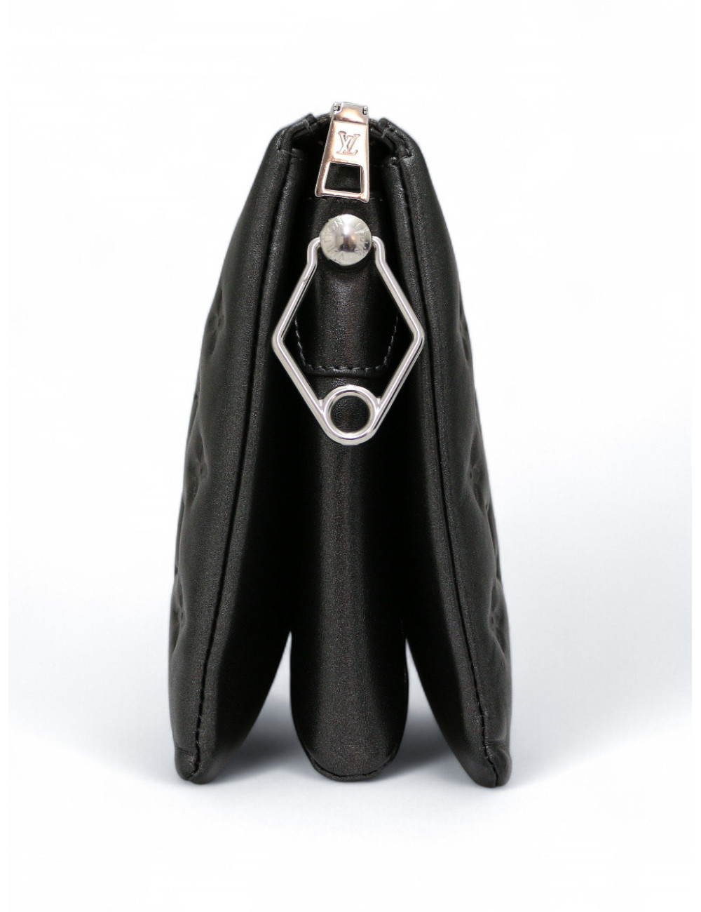 Sac Coussin Louis Vuitton cuir embossé Monogram, occasion certifiée