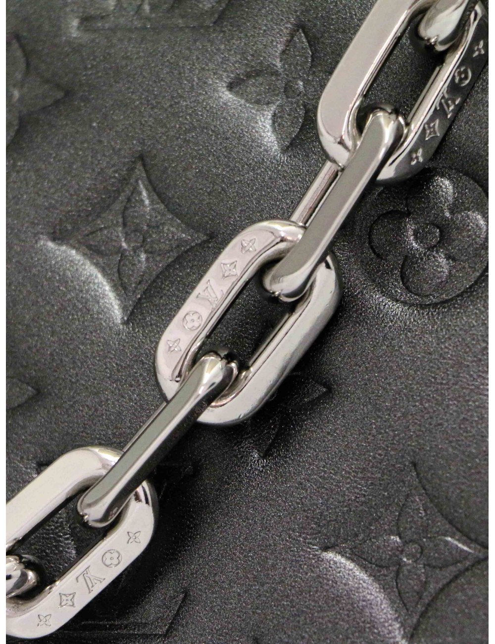 Sac Coussin Louis Vuitton cuir embossé Monogram, occasion certifiée