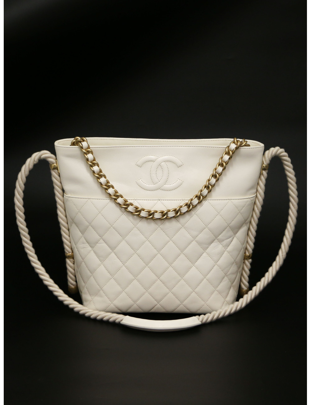 Sac Hobo CHANEL cuir de veau froissé blanc