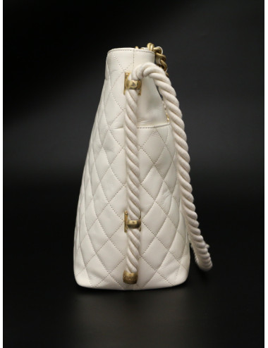 Sac Hobo CHANEL cuir de veau froissé blanc 2