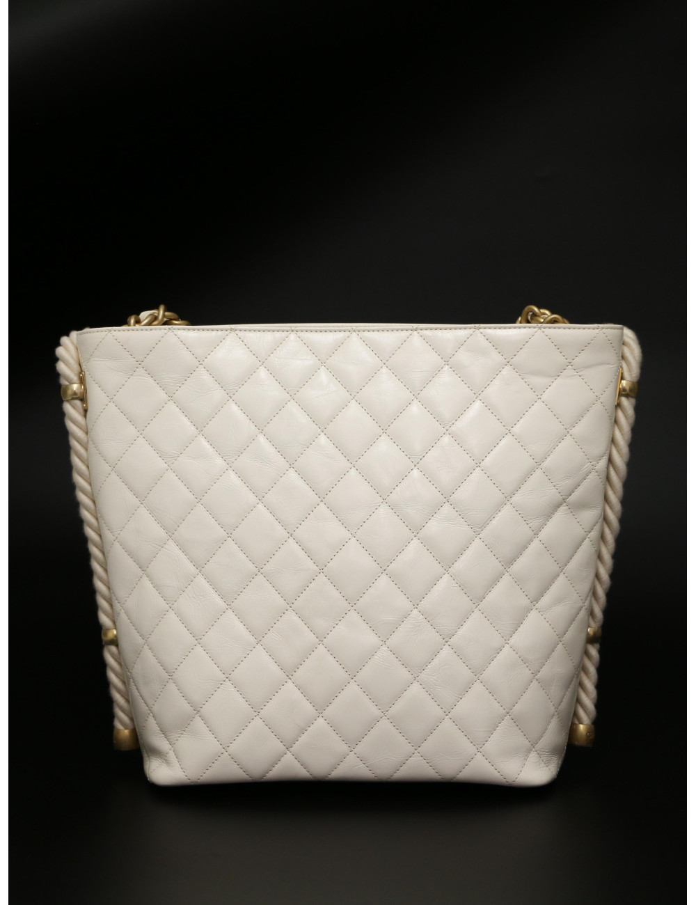 Sac Hobo CHANEL cuir de veau froissé blanc