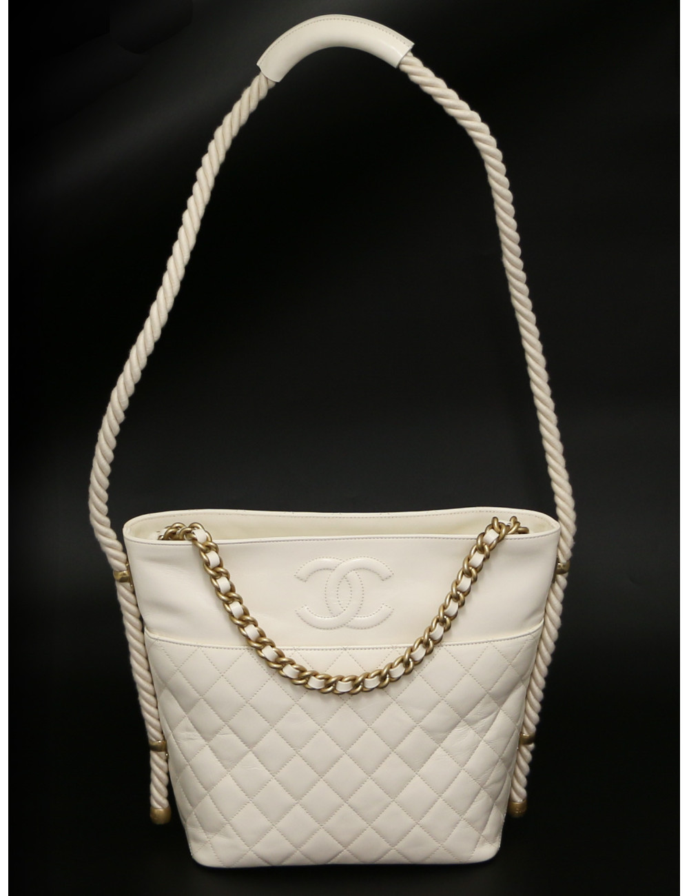 Sac Hobo CHANEL cuir de veau froisé