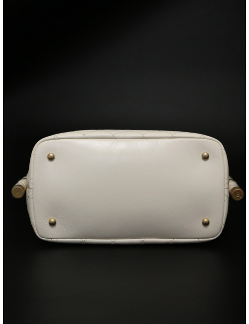 Sac Hobo CHANEL cuir de veau froissé blanc