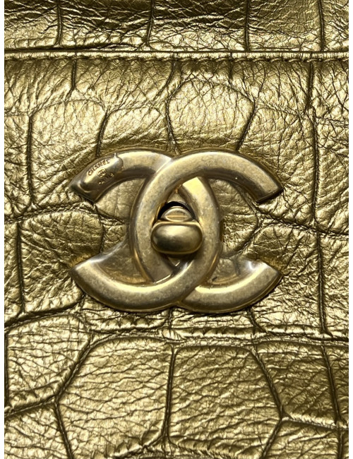 Sac CHANEL embossé croco doré