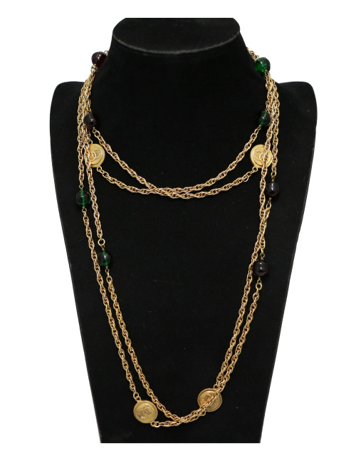 Long sautoir vintage CHANEL pièces CC et pâte de verre rubis et emeurode