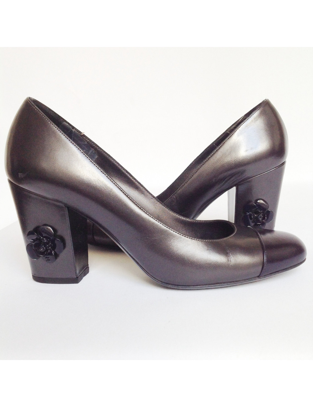 Escarpins CHANEL  T39.5 bicolores