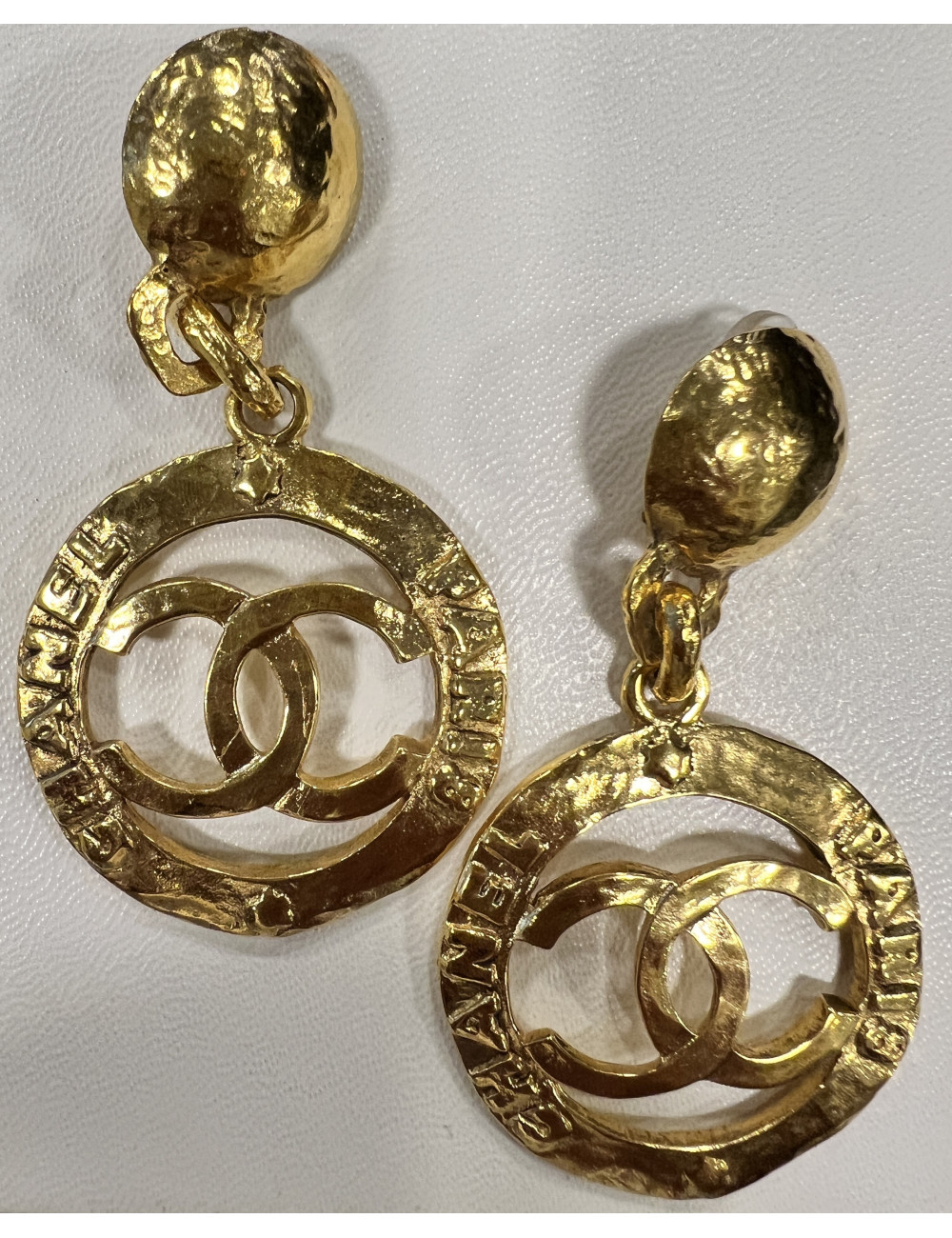 Rare boucles d'oreilles CHANEL cc pendantes