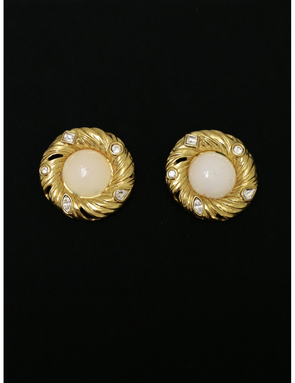 Clips imposants YSL dorés pâte de verre