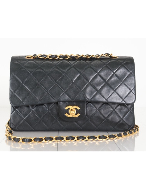 Timeless 25 Chanel vintage noir disponible ici d'occasion