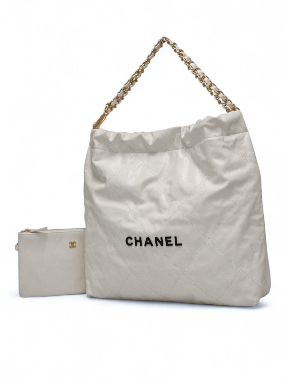 Sac 22 Chanel blanc en cuir d'agneau d'occasion en très bon état