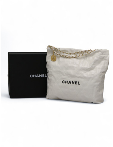 Sac 22 Chanel blanc en cuir d'agneau d'occasion en très bon état 2