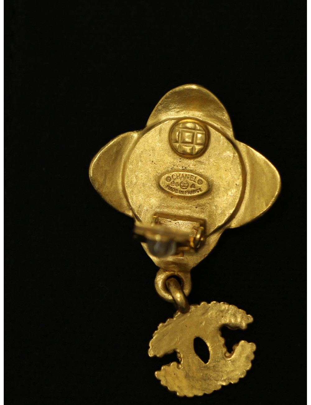 Clips CHANEL pâte de verre noir CC pendants