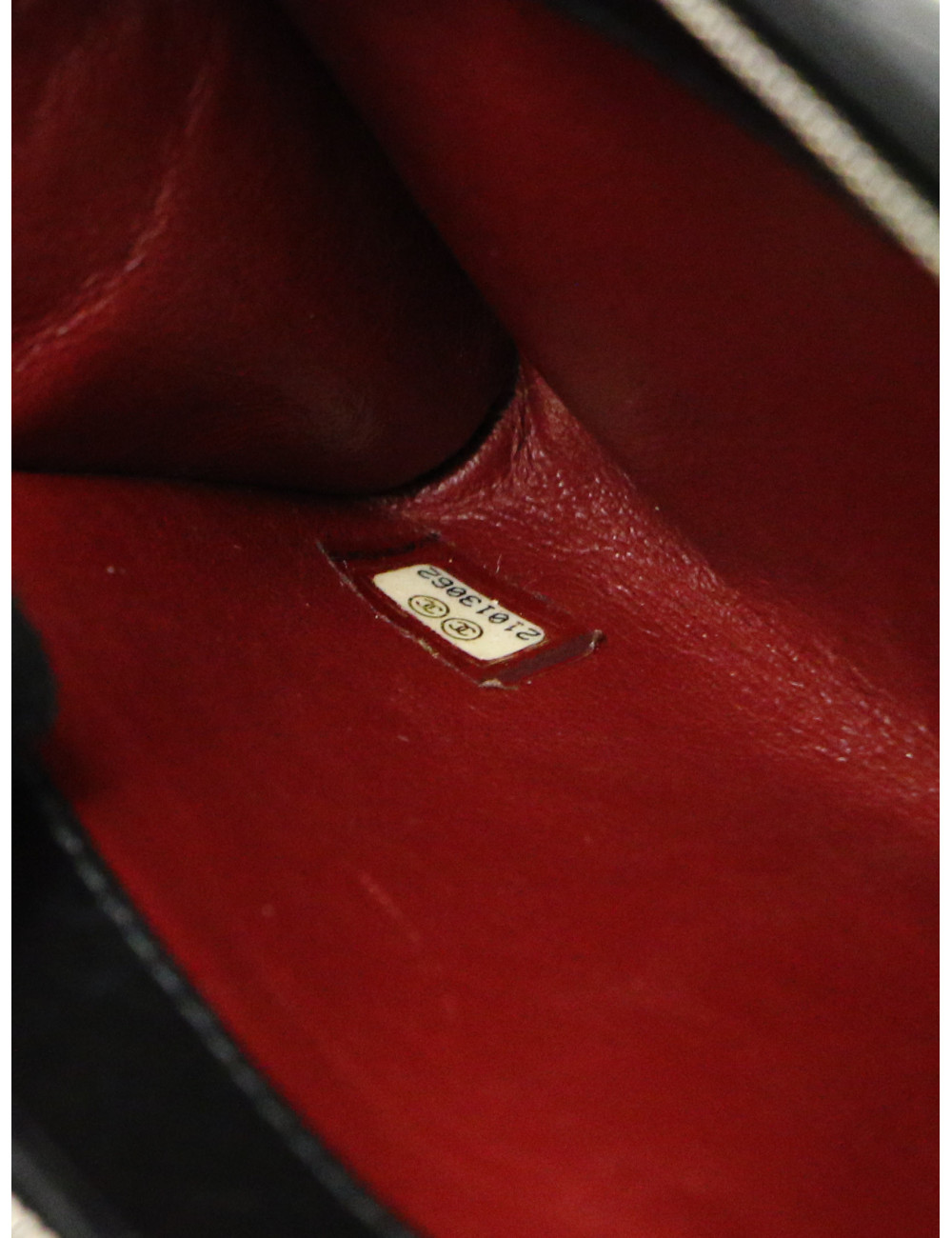 Sac pochette CHANEL uir d'agneau noir