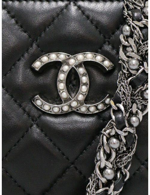 Sac pochette CHANEL uir d'agneau noir