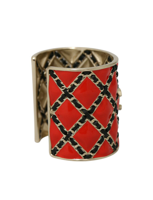 Manchette Chanel émaillée matelassée rouge, certifiée authentique