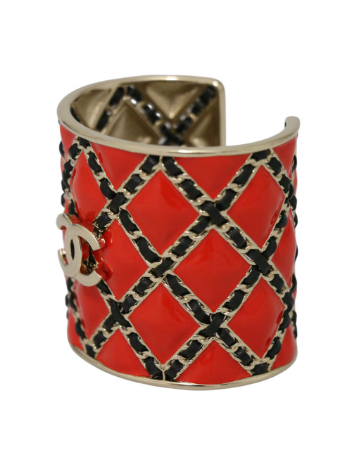 Manchette Chanel émaillée matelassée rouge, certifiée authentique