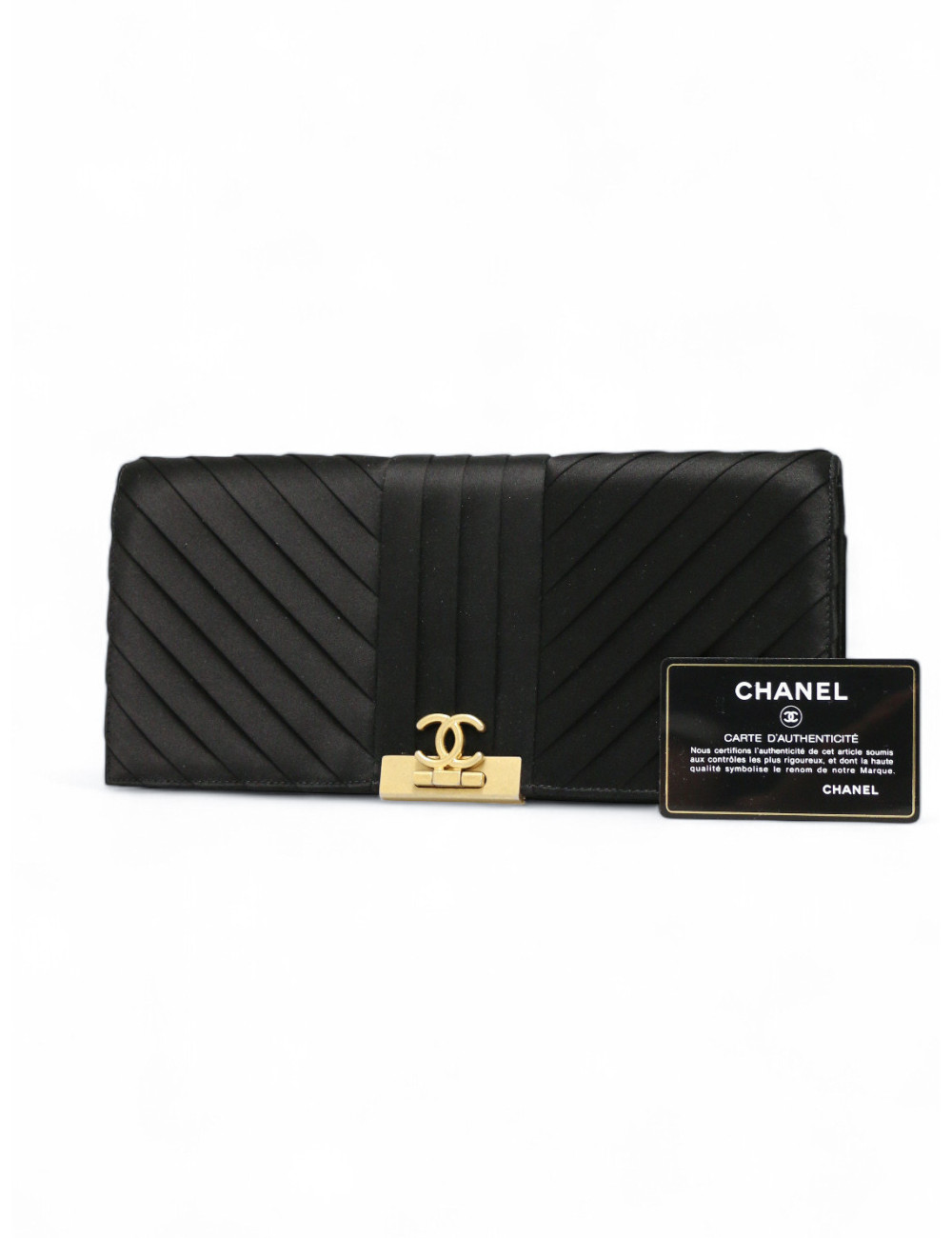 Pochette Chanel satin noir en très bon état certifiée authentique
