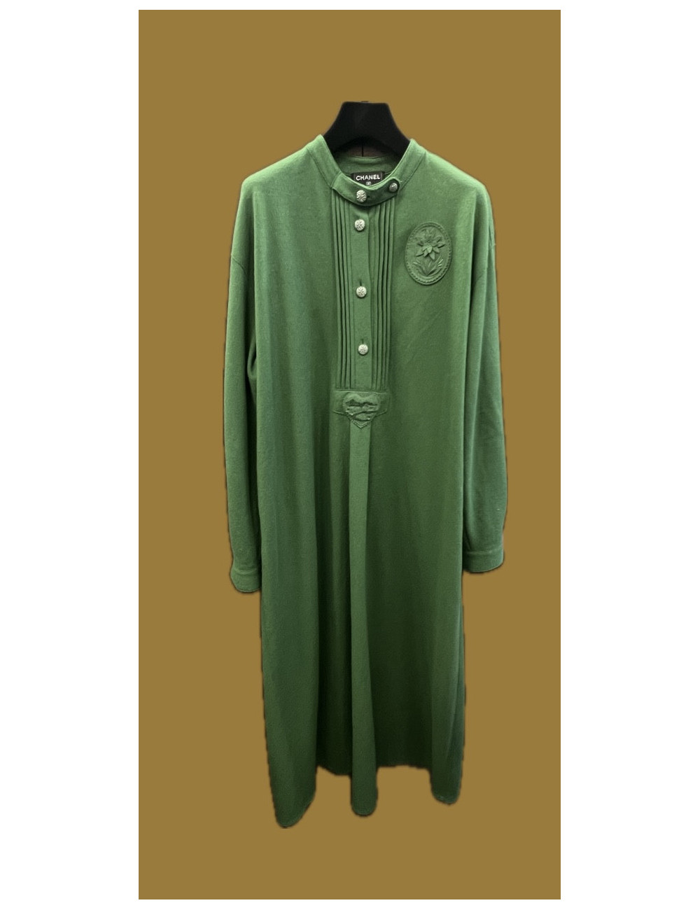 Tunique Paris Salzburg Chanel verte disponible chez Valois Vintage.