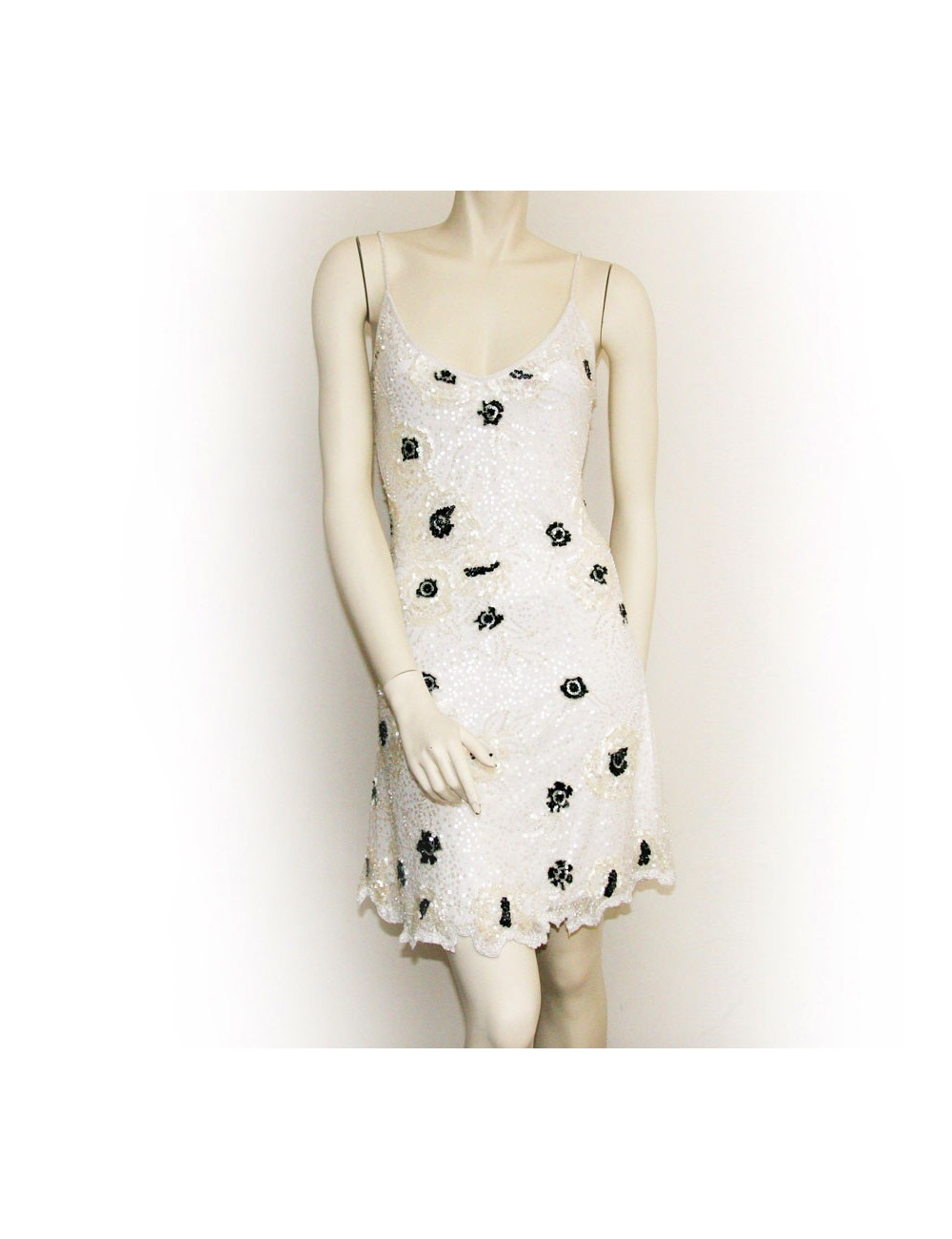 Robe de marque inconnu blanche avec sequins brodés