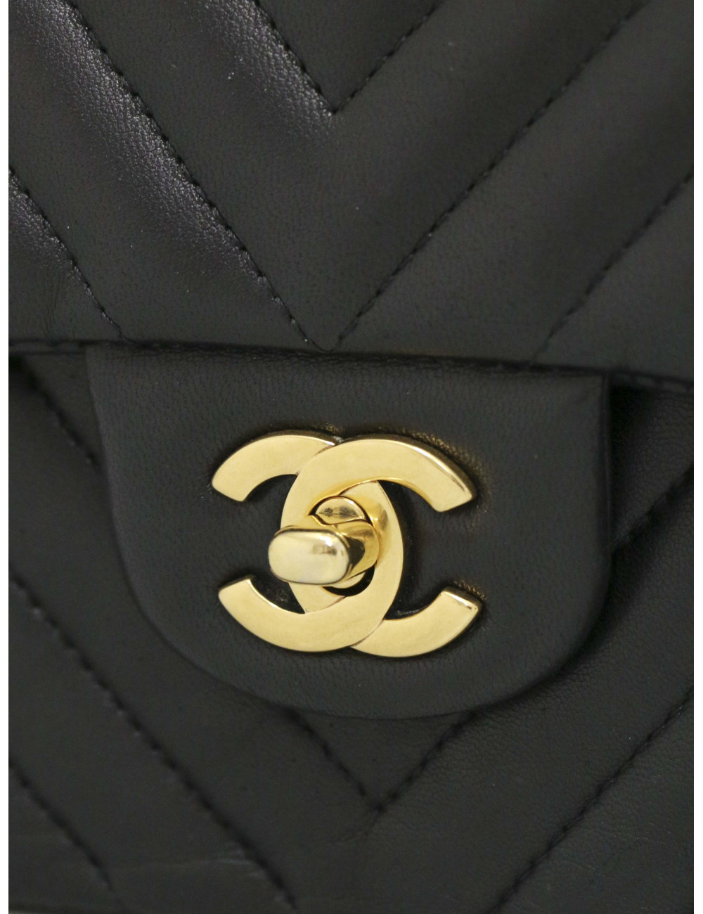 Sac classique double flap Chanel chevrons noir bijouterie dorée