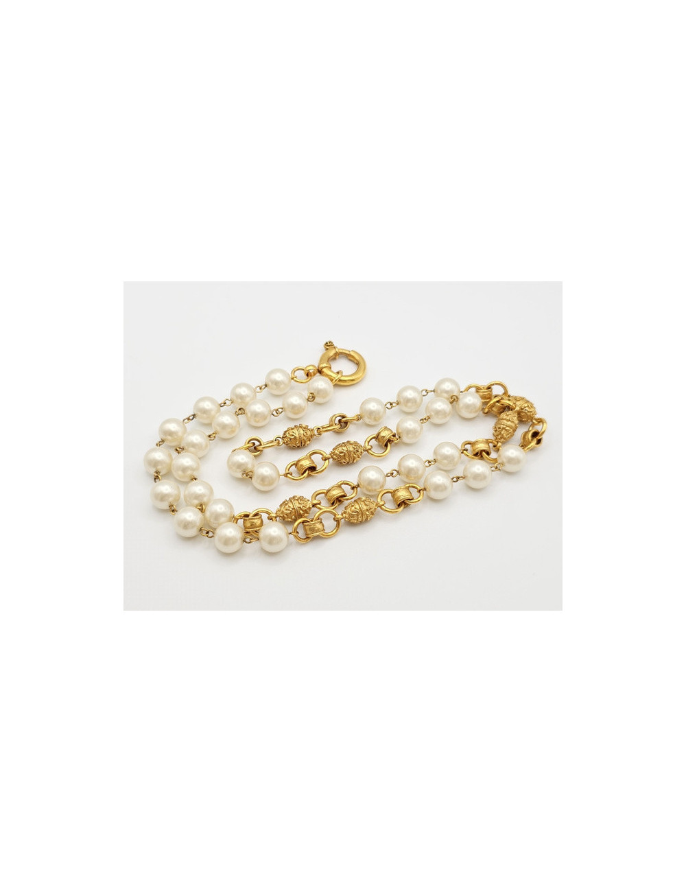 Sautoir à perles et metal doré Chanel