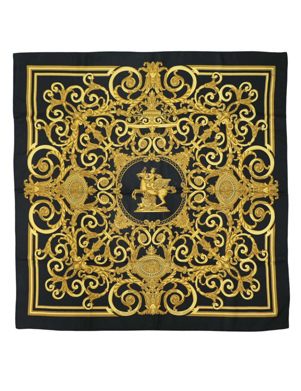 Carré HERMES fond noir doré