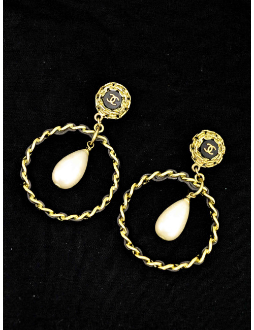 Boucles d'oreille Chanel cuir et métal doré