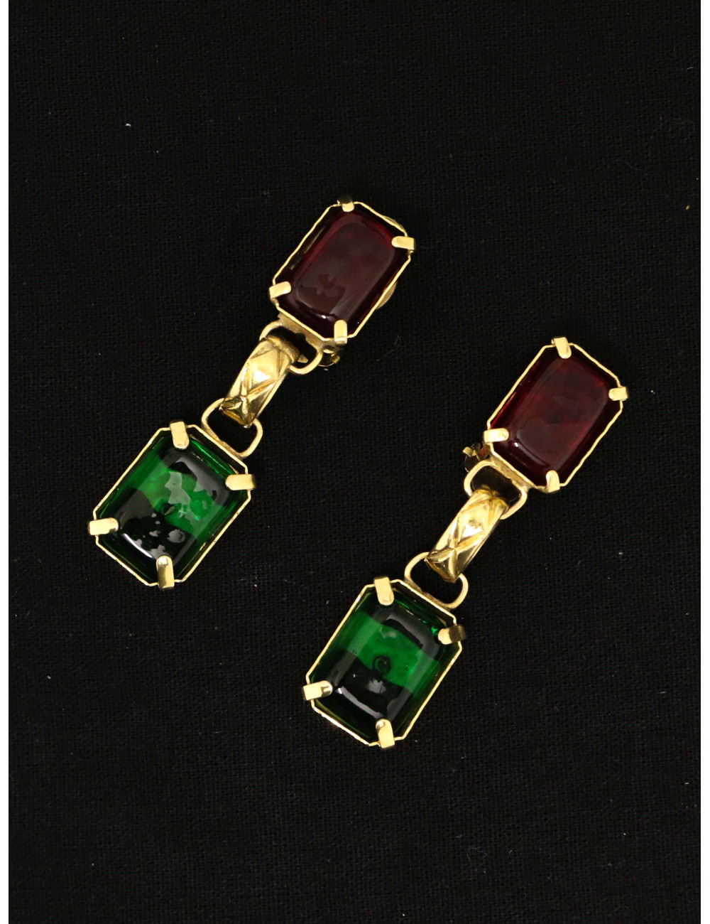 Boucles d'oreille pendantes pâte de verre Chanel