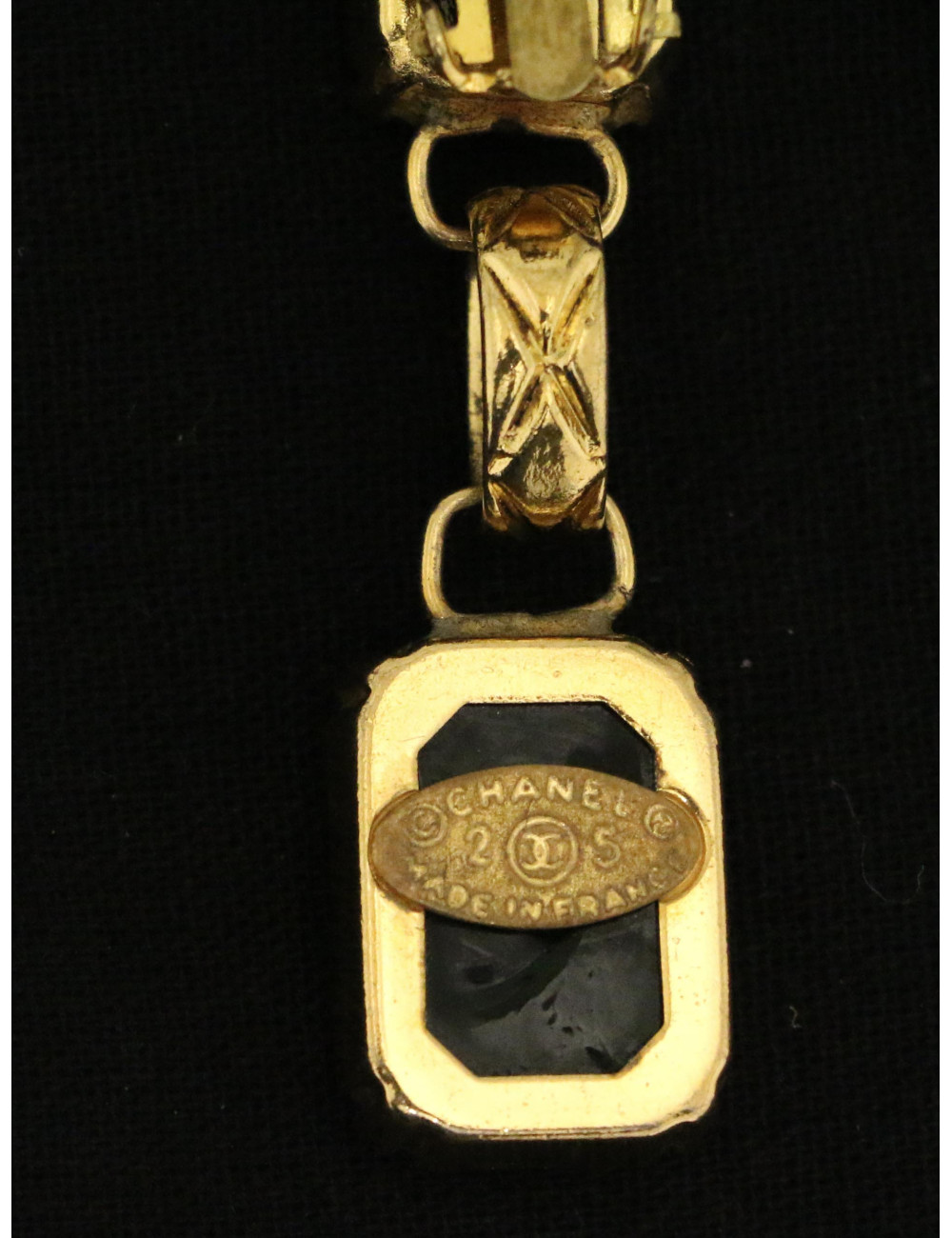 Boucles d'oreille pendantes pâte de verre Chanel