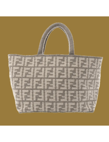 Sac shopping Fendi cachemire reversible disponible ici