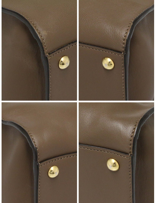 Peekaboo X-Lite Fendi en cuir taupe livré dans son dustbag Fendi.