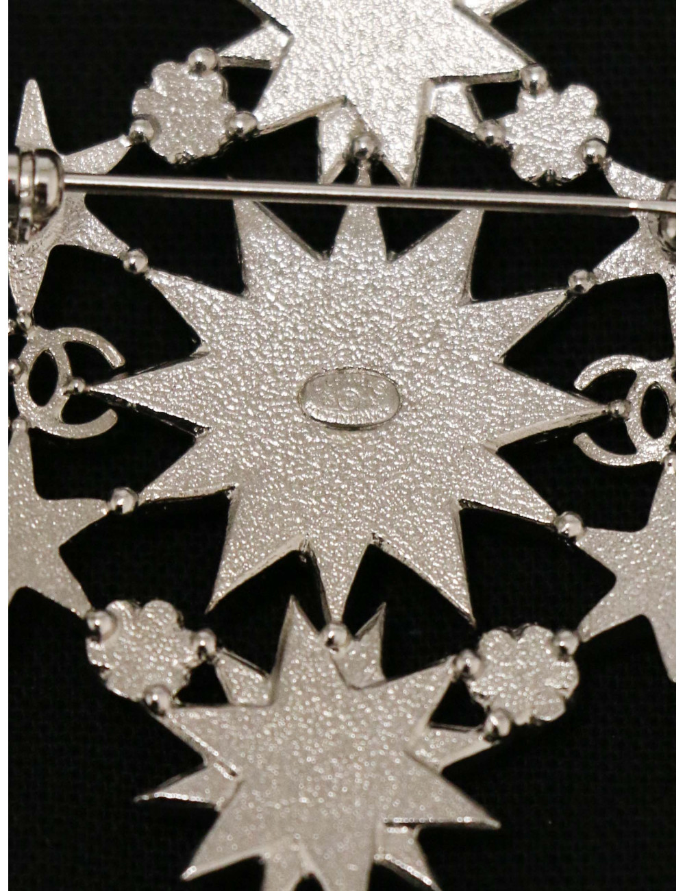 Broche Chanel étoiles métal argent et strass