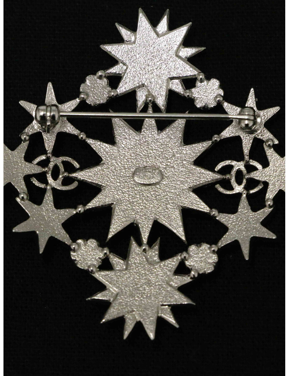 Broche Chanel étoiles métal argent et strass