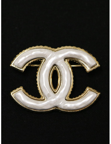 Broche Chanel émaillée nacre 2