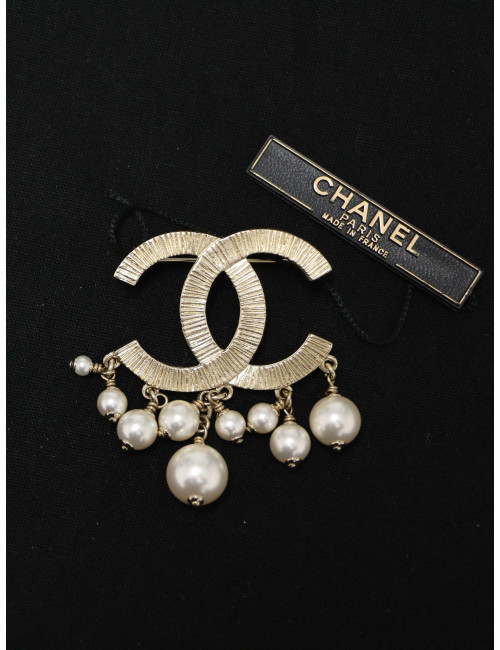 Broche perles Chanel dorée