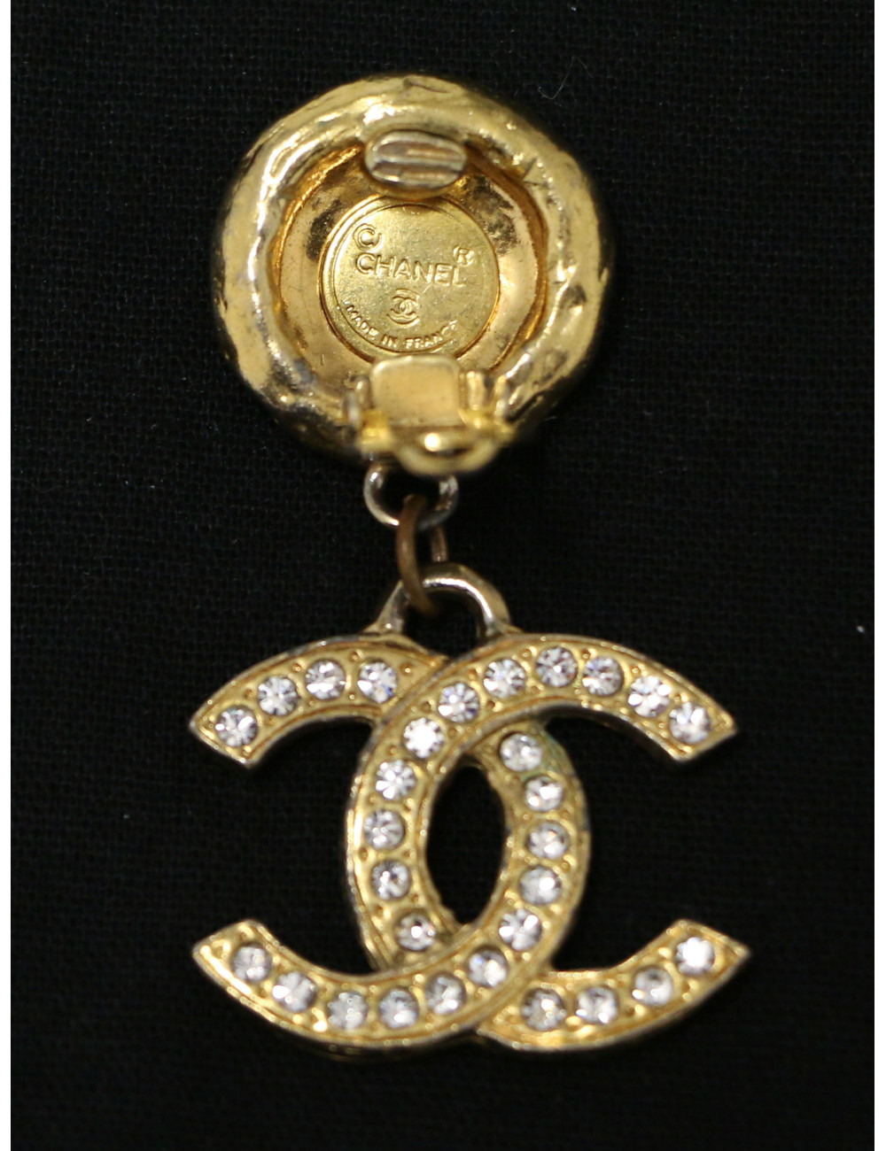 Boucles d'oreille pendantes Chanel dorées et strass