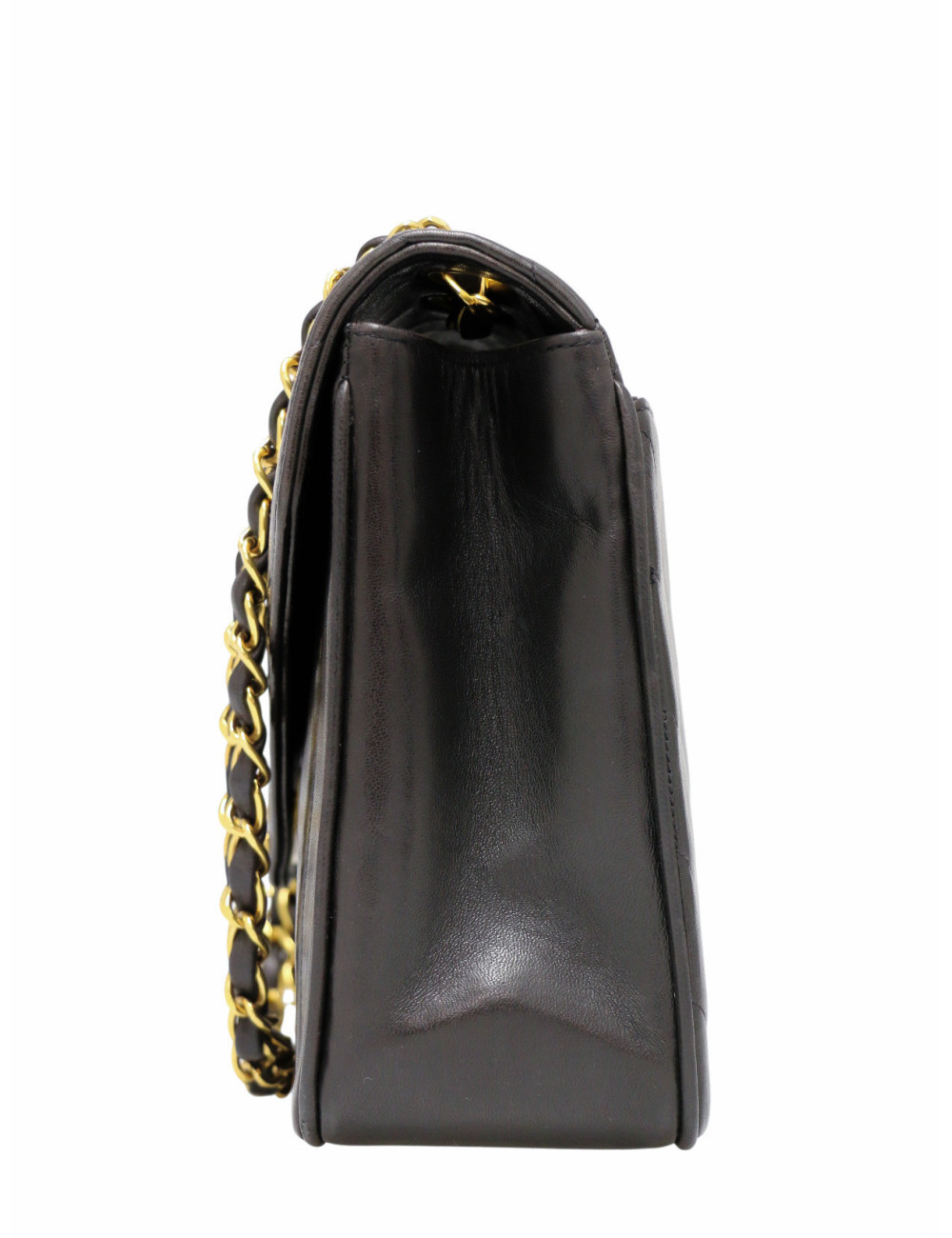 Sac noir Chanel motif chevron vintage